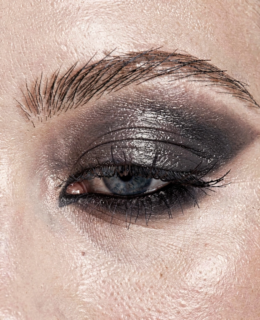 Füstös szem smink technika részletei